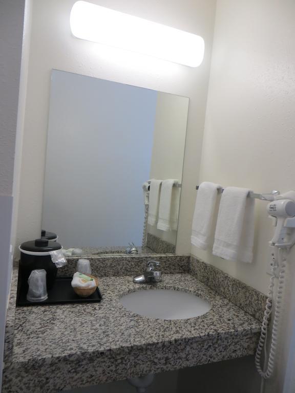 Travelodge By Wyndham Missouri Valley Esterno foto